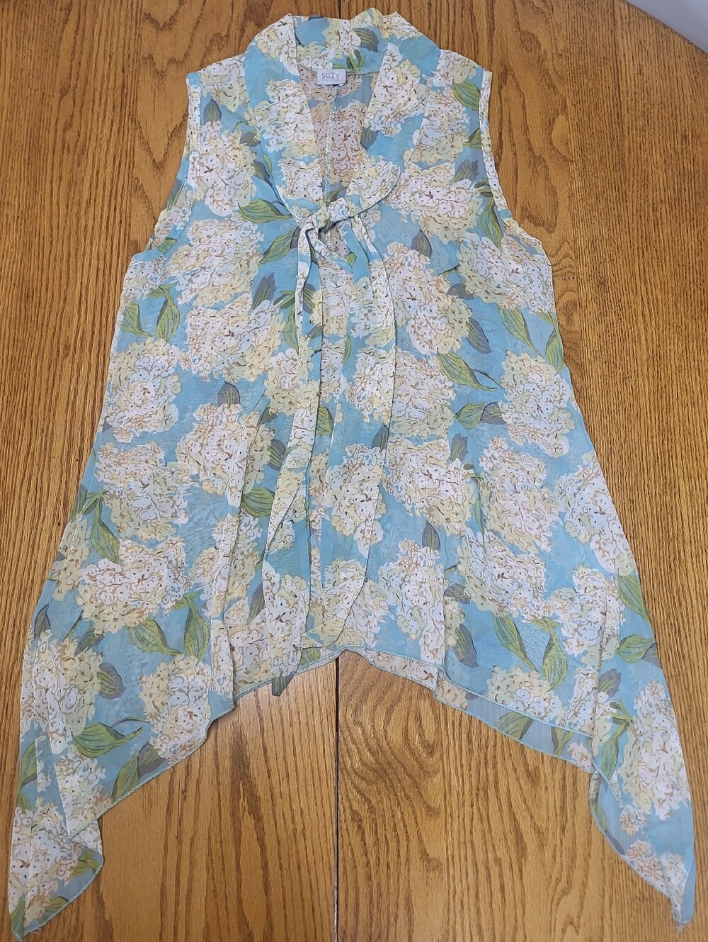 ✨️Suzy Shier Sheer Floral Top sz LG